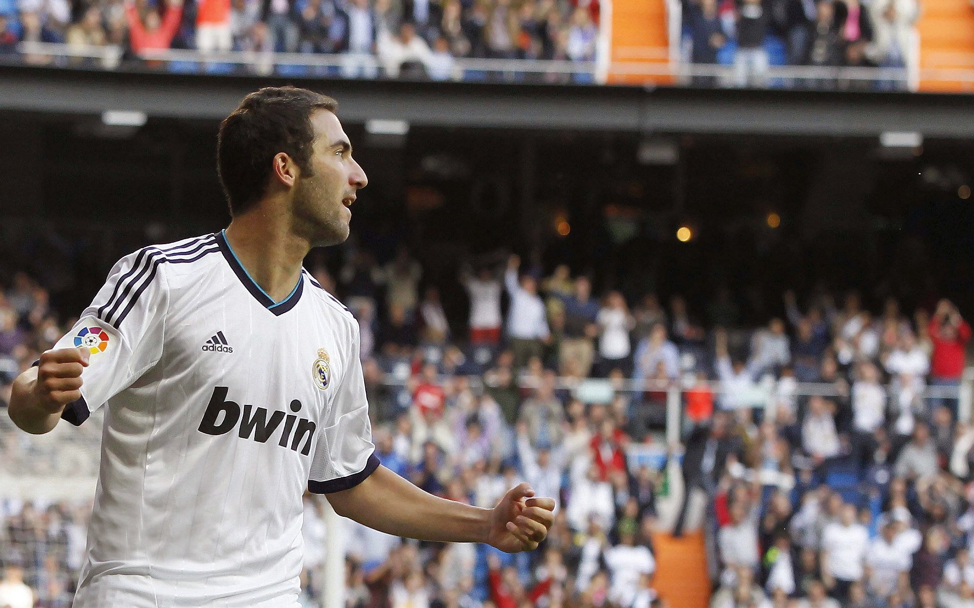 爱游戏体育入口-莫莉·奥卡拉汉冲线瞬间引爆现场，奥斯卡莫利亚